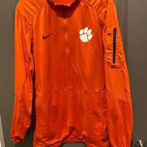 Clemson Tiger, win take becket.